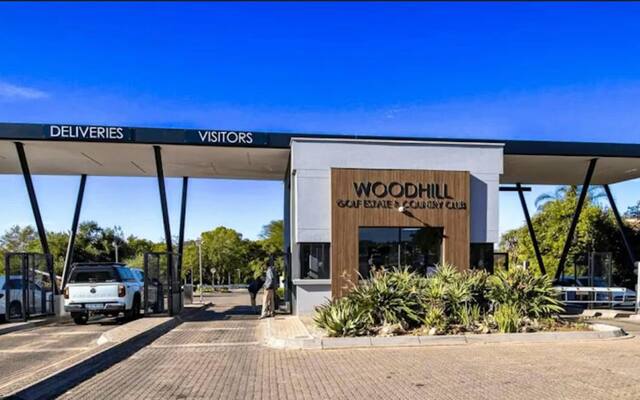 5 Bed Home, Woodhill Golf Estate